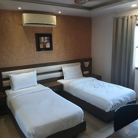 Hotel Square 36 Кота Екстериор снимка