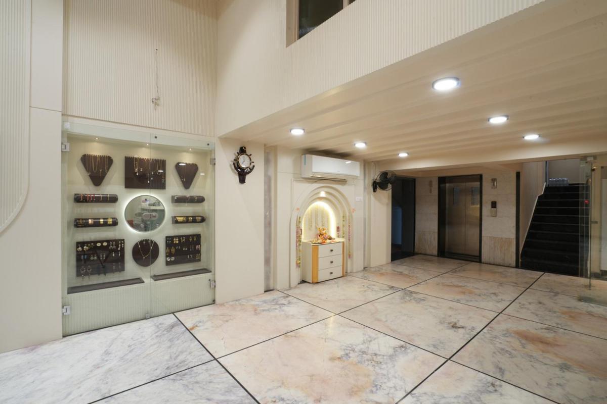 Hotel Square 36 Кота Екстериор снимка