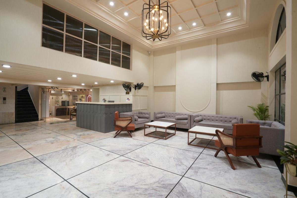 Hotel Square 36 Кота Екстериор снимка