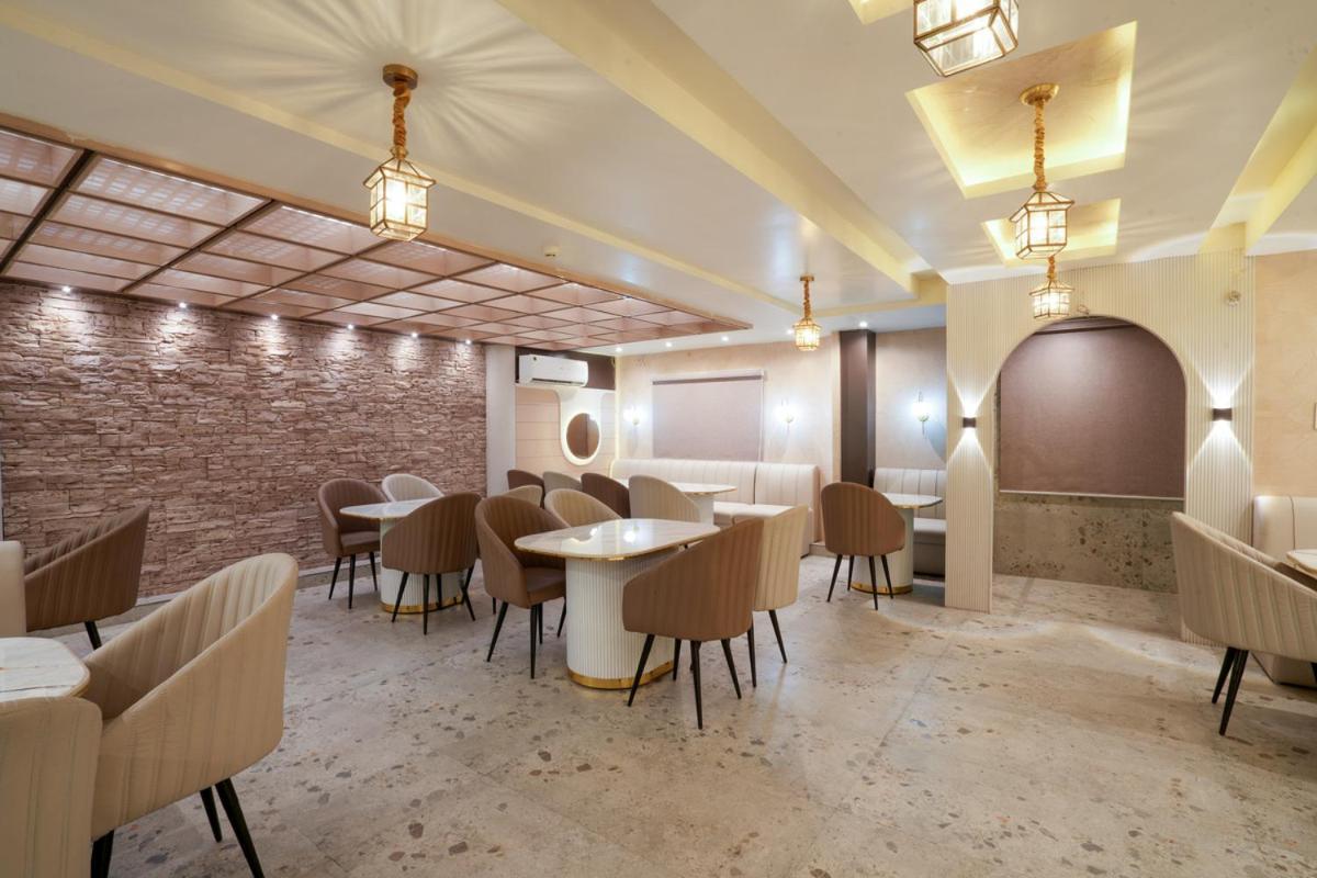 Hotel Square 36 Кота Екстериор снимка