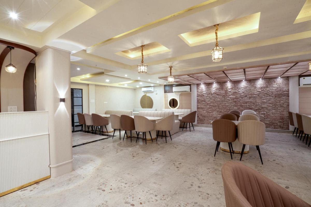 Hotel Square 36 Кота Екстериор снимка
