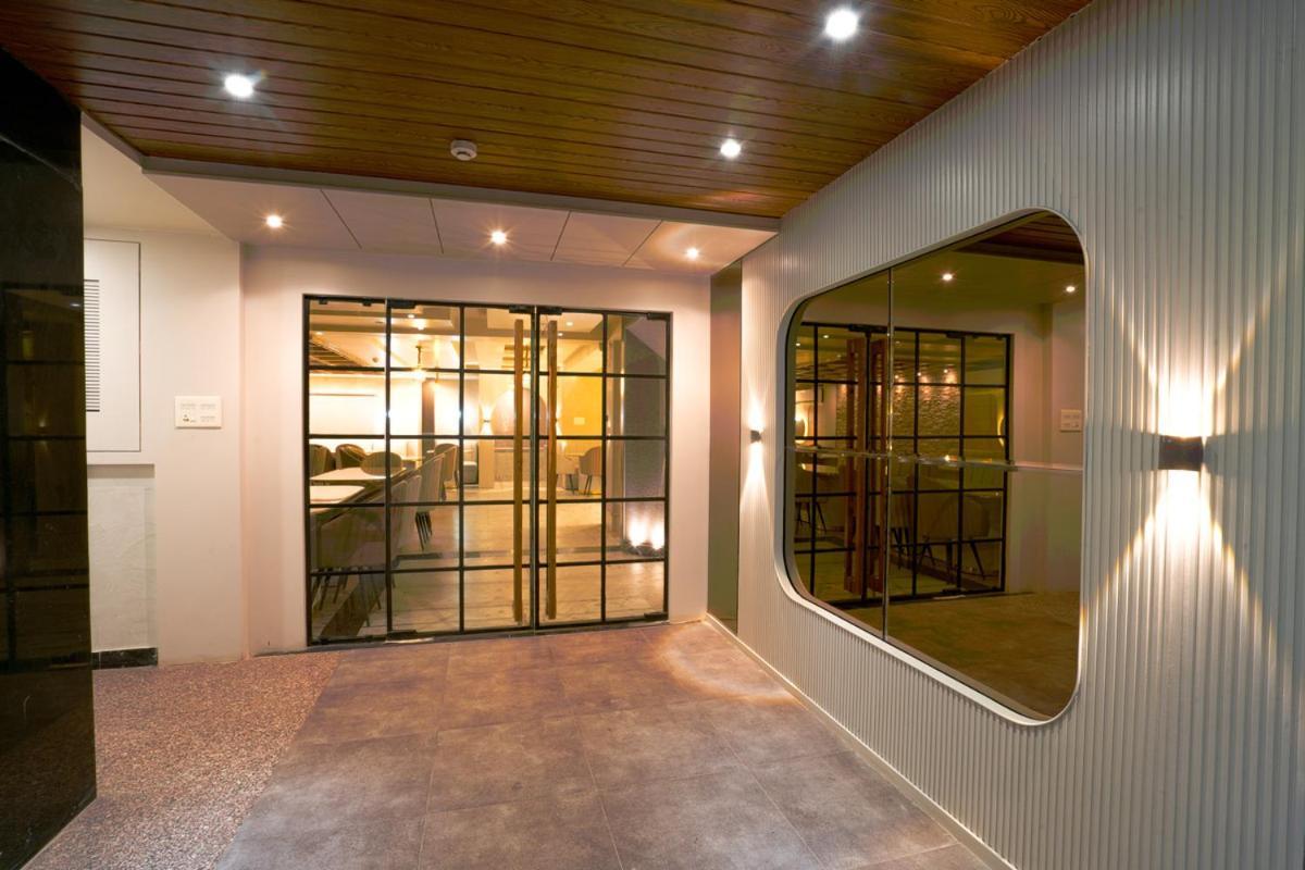 Hotel Square 36 Кота Екстериор снимка