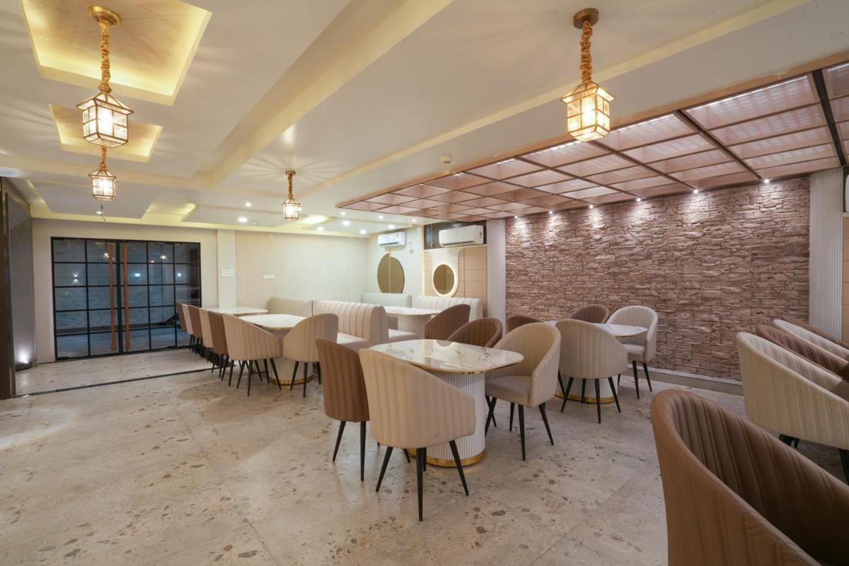 Hotel Square 36 Кота Екстериор снимка