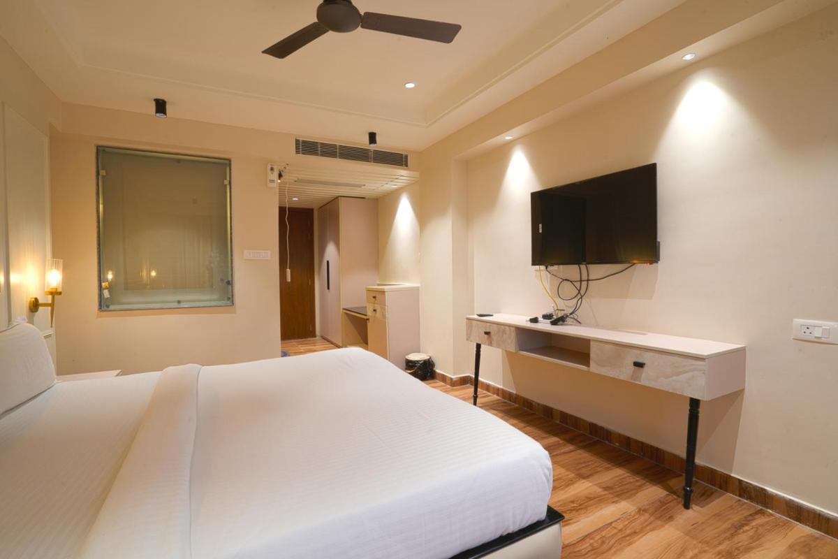 Hotel Square 36 Кота Екстериор снимка
