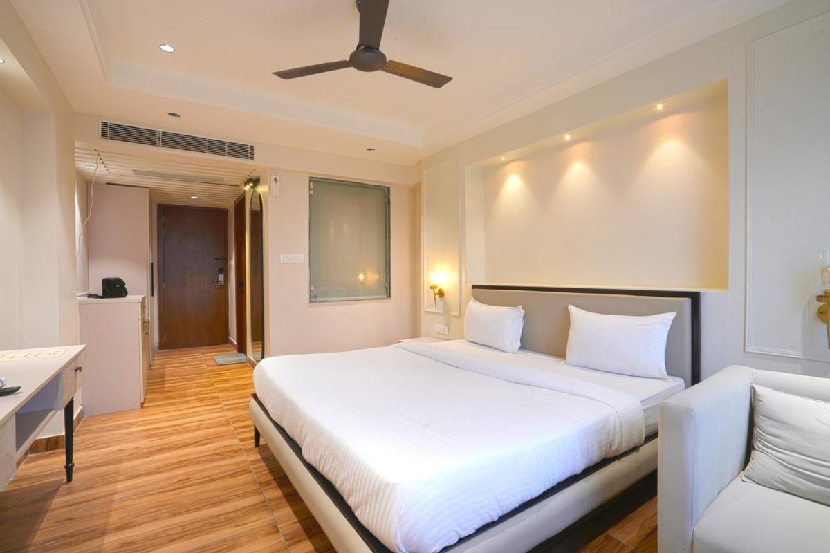 Hotel Square 36 Кота Екстериор снимка