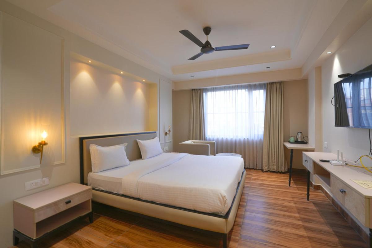 Hotel Square 36 Кота Екстериор снимка