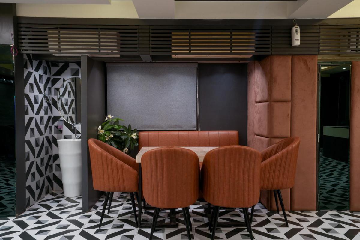 Hotel Square 36 Кота Екстериор снимка