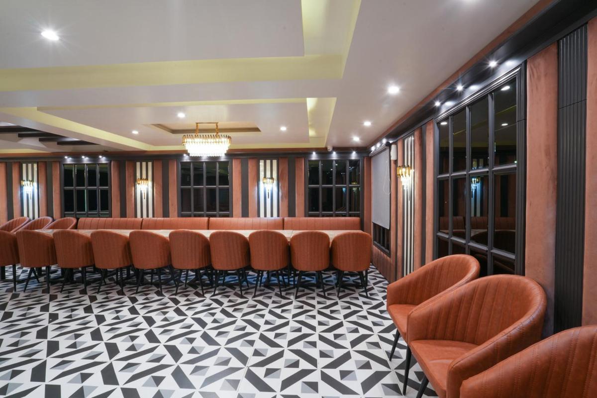 Hotel Square 36 Кота Екстериор снимка