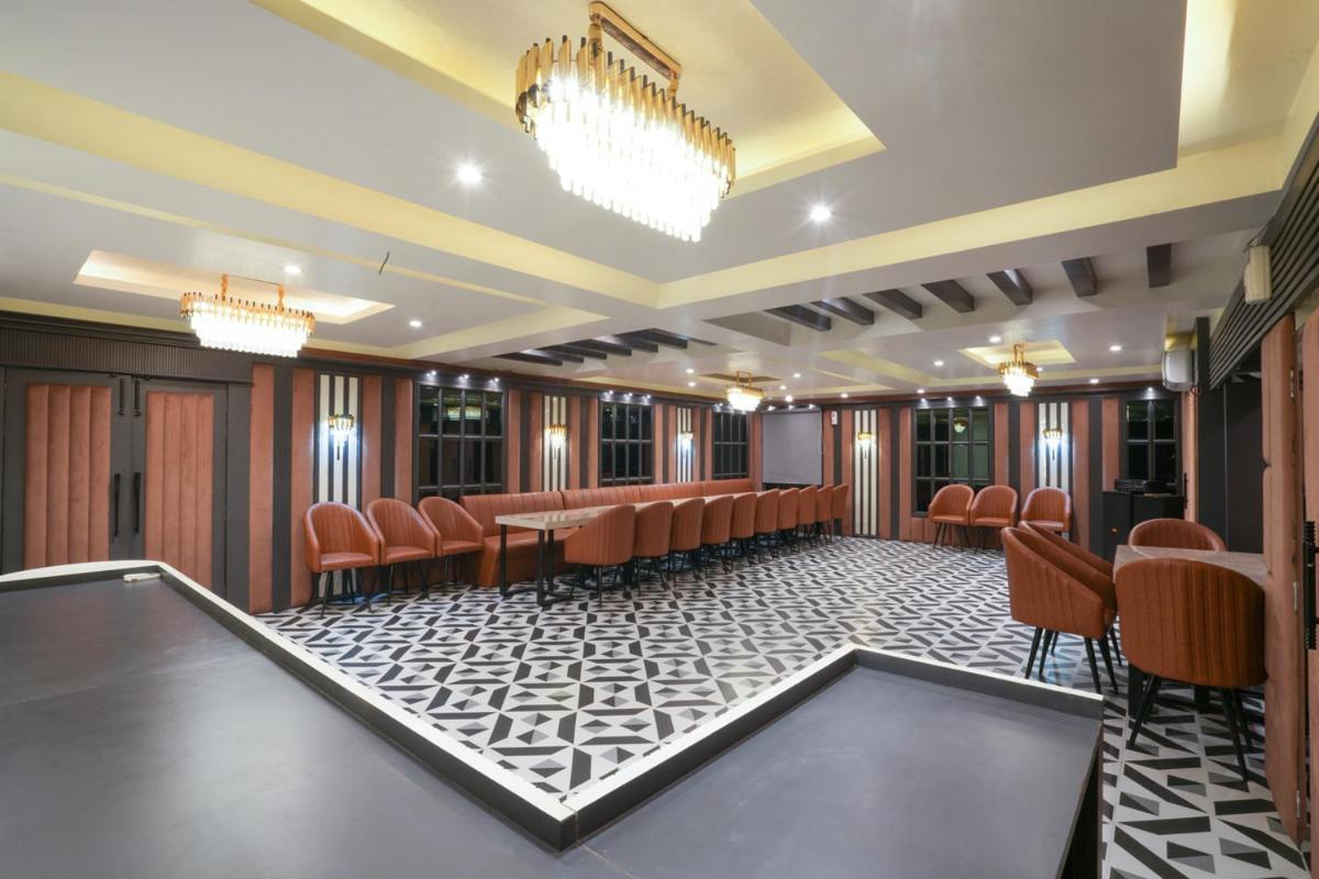 Hotel Square 36 Кота Екстериор снимка