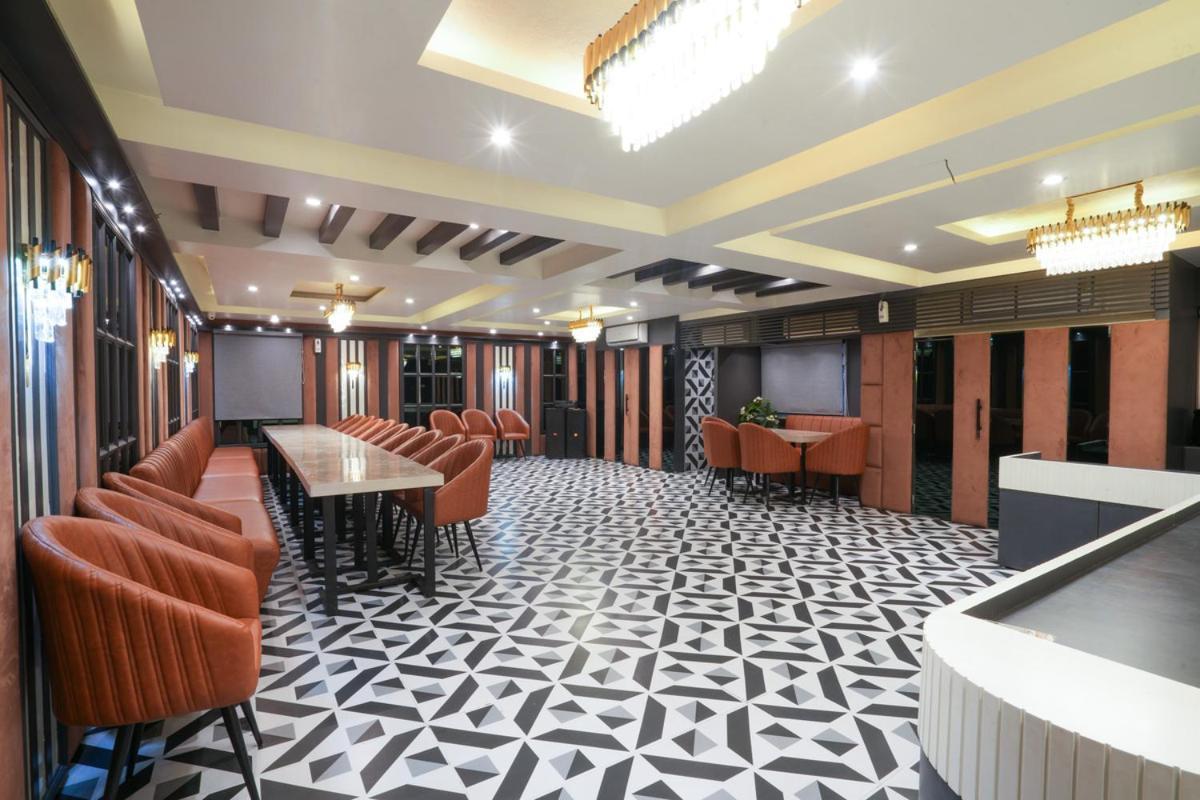 Hotel Square 36 Кота Екстериор снимка