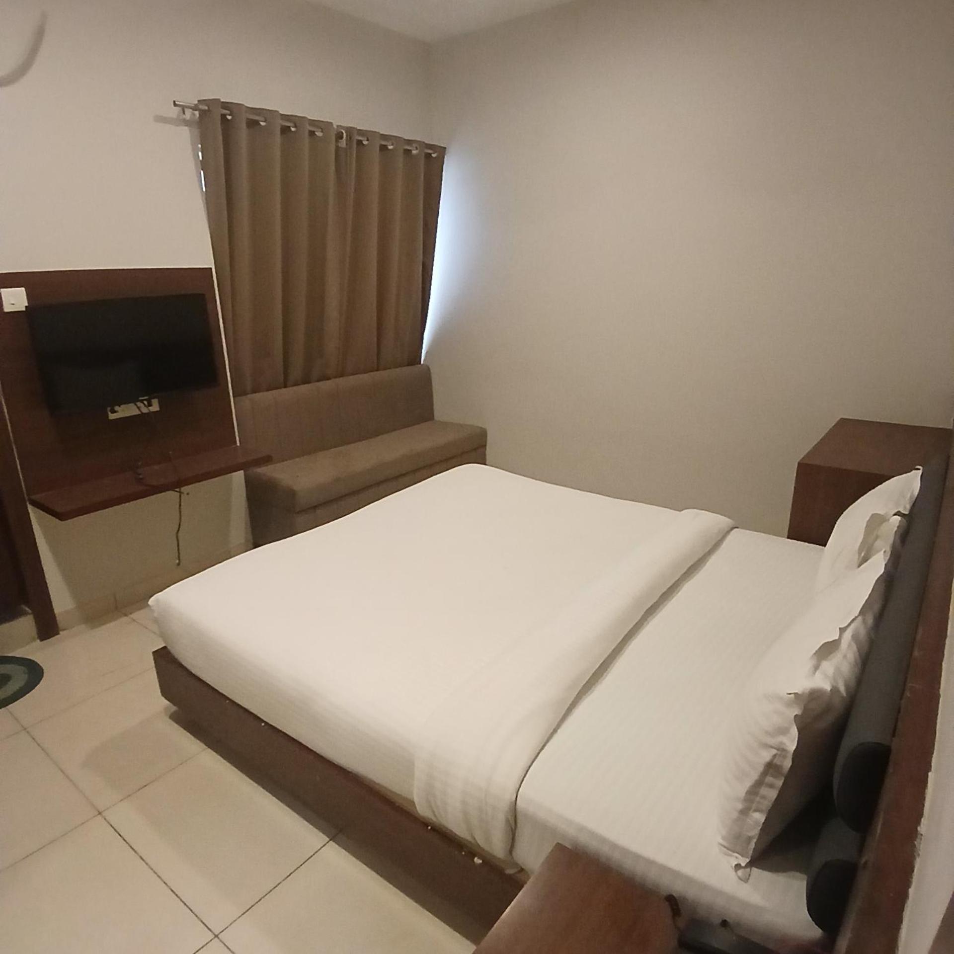 Hotel Square 36 Кота Екстериор снимка