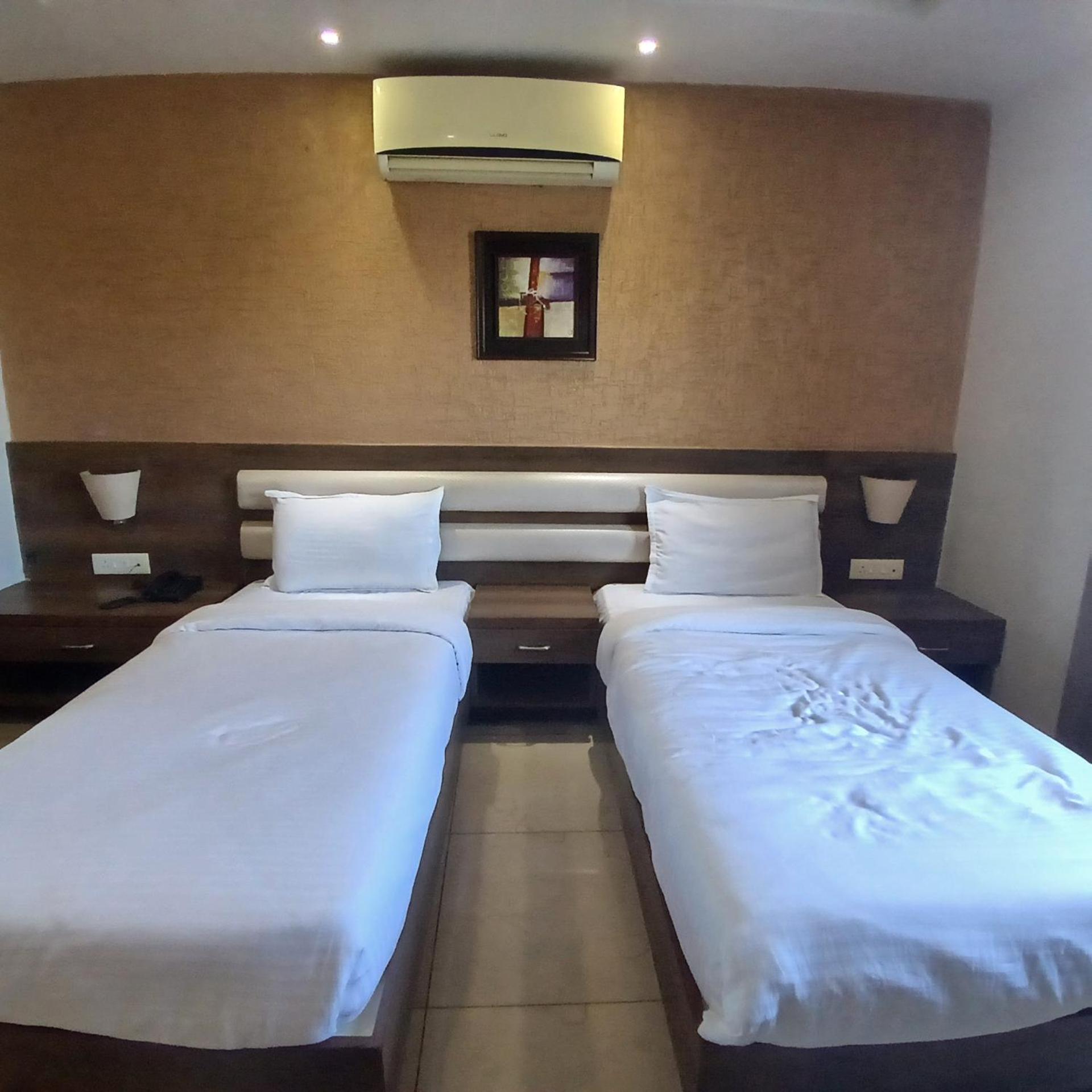 Hotel Square 36 Кота Екстериор снимка